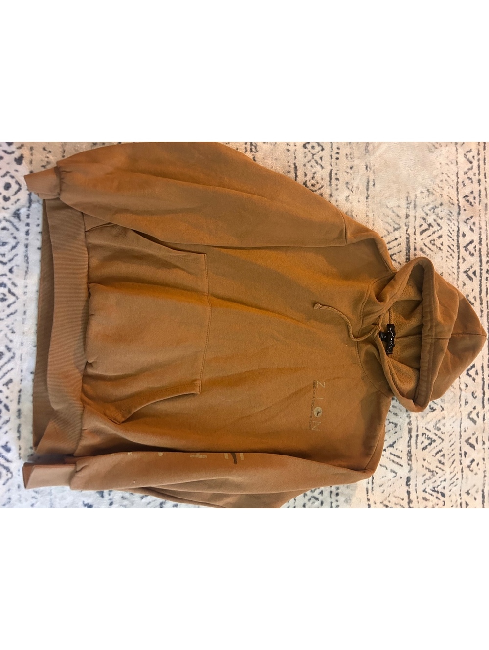 Social Scene Utah Land of a Thousand Cliffs Hooded Sweatshirt Medium